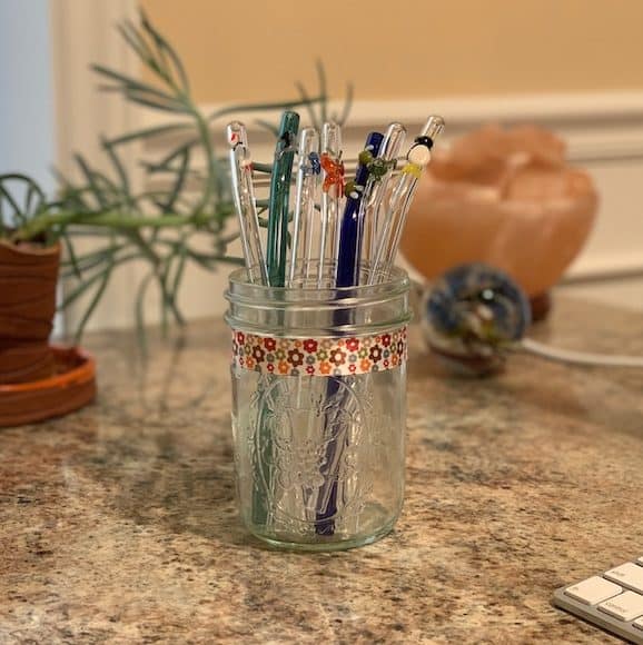 Make a DIY straw holder using a glass jar in a few simple steps!